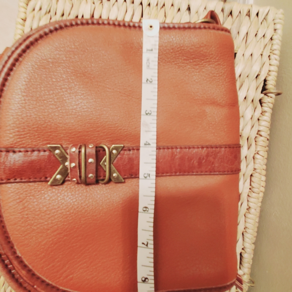 The Sak crossbody handbag, brown, leather zipper opening - Picture 14 of 15